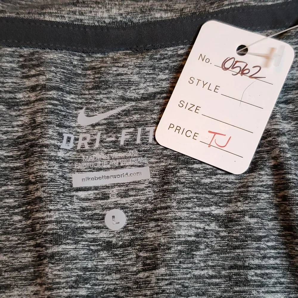Nike Dri-fit Long Sleeved shirt (0562) - Picture 3 of 4